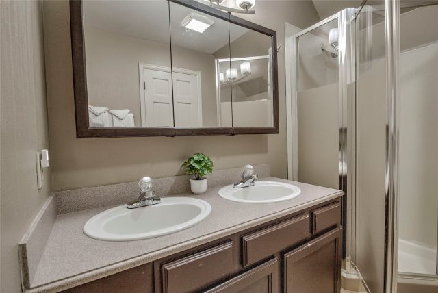 689 American Way photo 25
