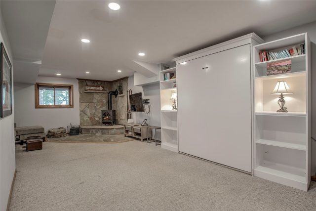 689 American Way photo 27