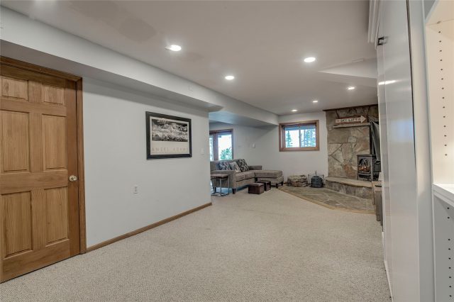 689 American Way photo 29