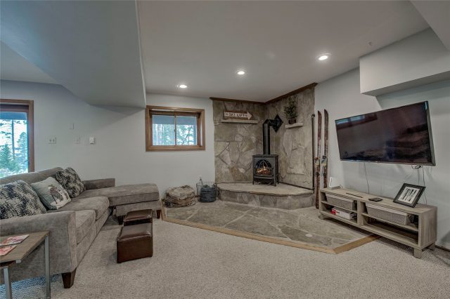 689 American Way photo 31