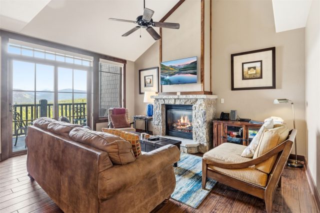 Condo in Crystal Peak Lodge Condos, Breckenridge, CO — photo 4 (MLS S1068973)
