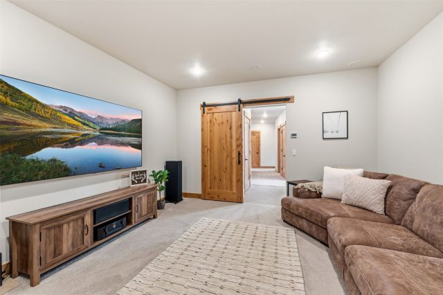 83 Mckay Place photo 25
