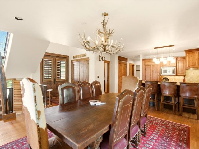 293 Caravelle Drive photo 8