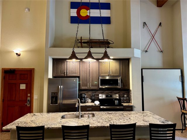 Condo in Hidden River Lodge Condo, Keystone — photo 2 Condo in Hidden River Lodge Condo, Keystone, CO — photo 2 (MLS S1068990)