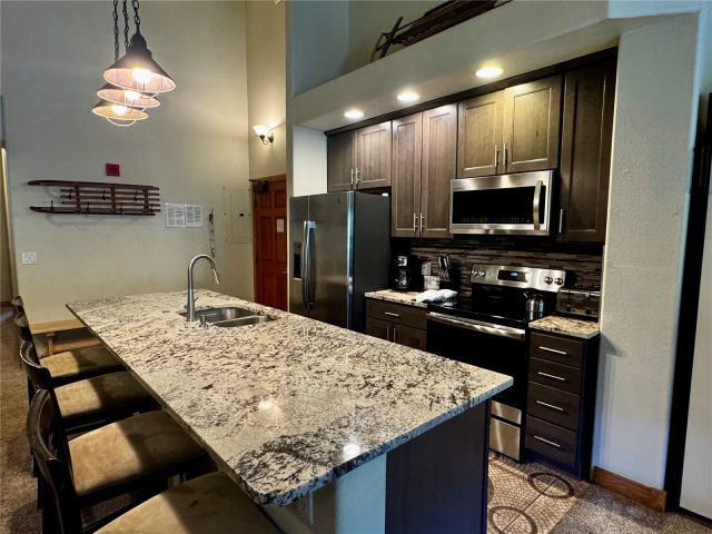 Condo in Hidden River Lodge Condo, Keystone — photo 5 Condo in Hidden River Lodge Condo, Keystone, CO — photo 5 (MLS S1068990)