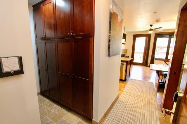 Condo in Copper One Lodge, Copper Mountain — photo 3 Condo in Copper One Lodge, Copper Mountain, CO — photo 3 (MLS S1068998)
