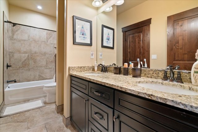 853 Independence Road 853 photo 27