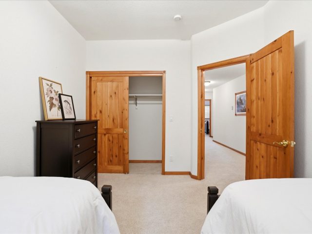 28 Skyline Drive 1551 photo 40