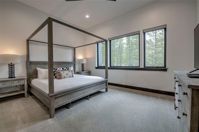 89 Barton Way photo 23