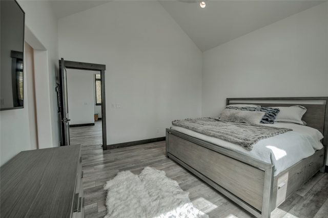 89 Barton Way photo 48