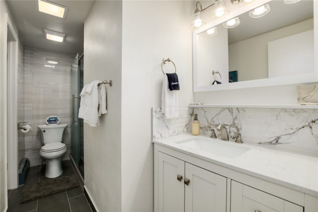 370 E La Bonte Street E photo 16