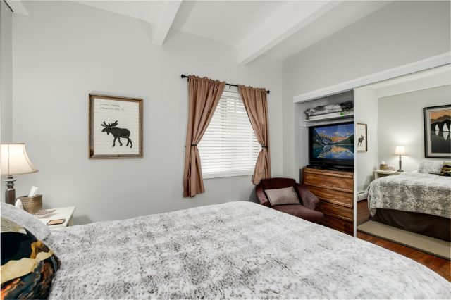 370 E La Bonte Street E photo 19