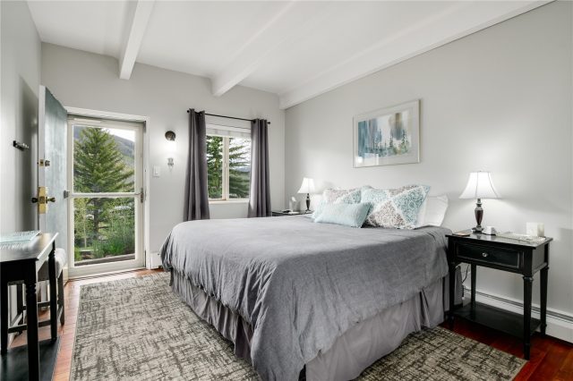 370 E La Bonte Street E photo 21