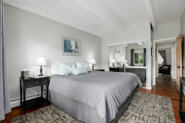 370 E La Bonte Street E photo 22