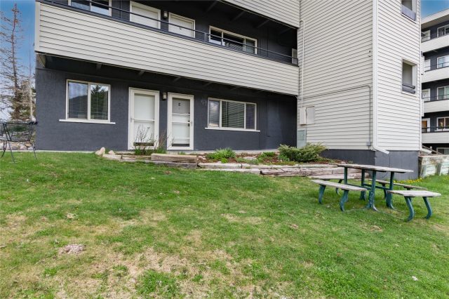 370 E La Bonte Street E photo 27