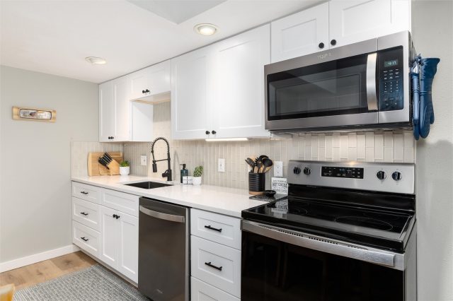 370 E La Bonte Street E photo 7