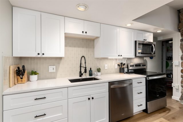 370 E La Bonte Street E photo 8