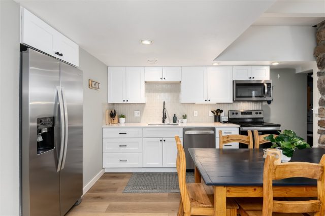 370 E La Bonte Street E photo 9