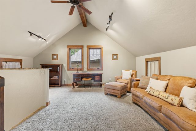 861 High Point Drive photo 28