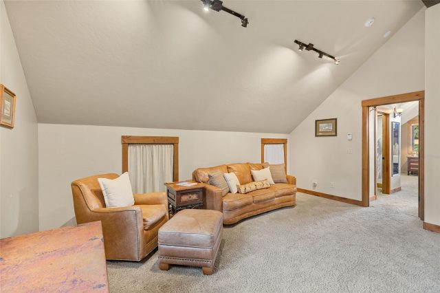 861 High Point Drive photo 29