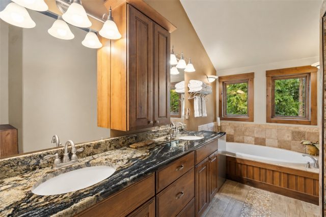 861 High Point Drive photo 33