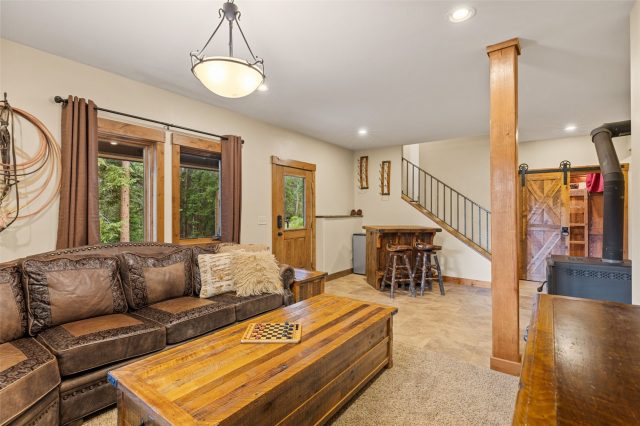 861 High Point Drive photo 35