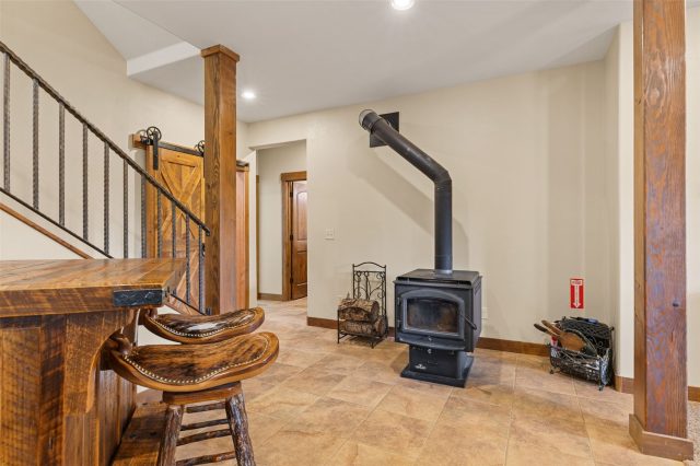 861 High Point Drive photo 36