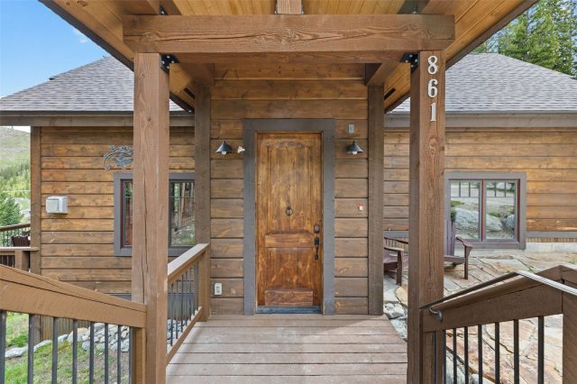 861 High Point Drive photo 8