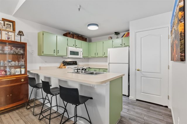 283 Pelican Circle 1706 photo 11
