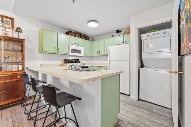 283 Pelican Circle 1706 photo 8