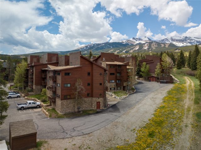 Condo in Pine Ridge Condo, Breckenridge — photo 1 Condo in Pine Ridge Condo, Breckenridge, CO — photo 1 (MLS S1069154)