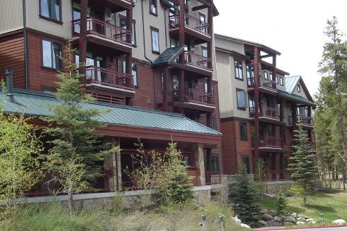 500 Village Road 217 405 photo 20