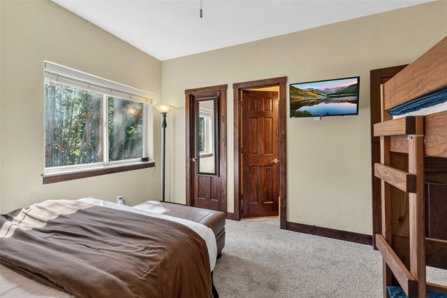 56 Burntwood Lane photo 21
