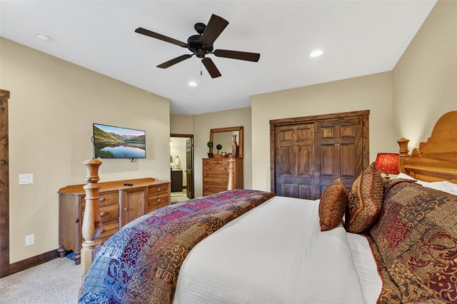 56 Burntwood Lane photo 33