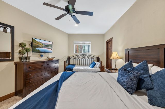 56 Burntwood Lane photo 39