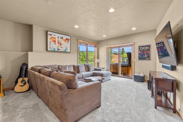 17 Laredo Drive 17 photo 36