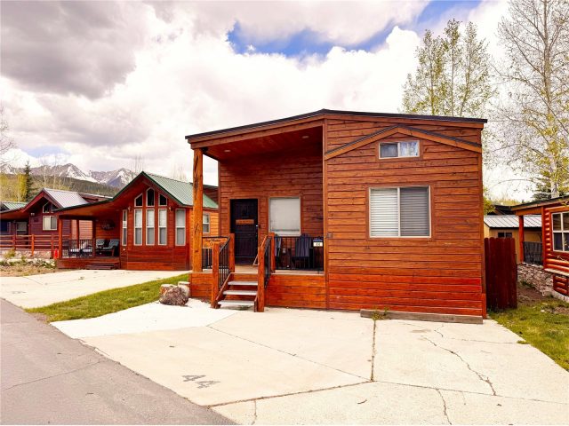 Mobile Home in Tiger Run Resort Park Sub, Breckenridge — photo 1 Mobile Home in Tiger Run Resort Park Sub, Breckenridge, CO — photo 1 (MLS S1069195)