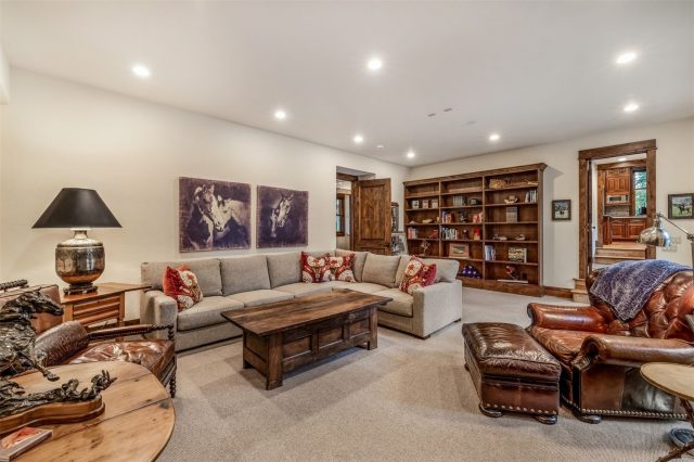 215 Royal Tiger Road photo 20