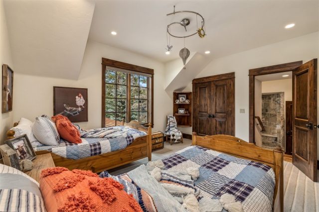 215 Royal Tiger Road photo 34