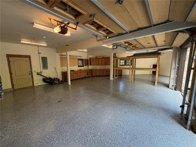 215 Royal Tiger Road photo 43