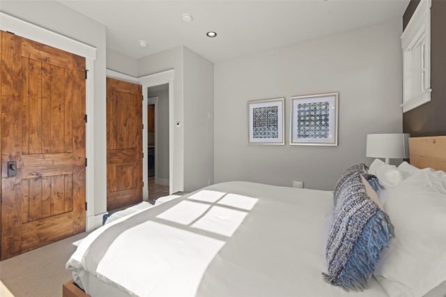 21 Regent Drive photo 44