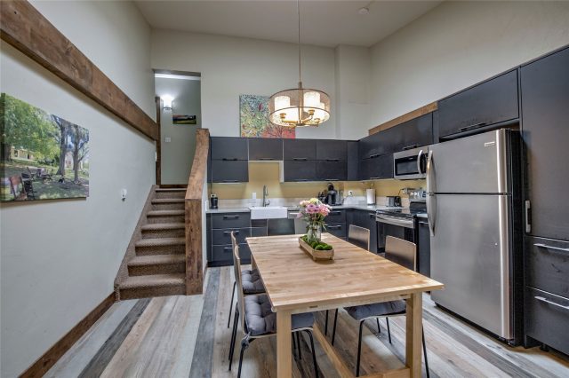 304 S High Street 4 photo 12