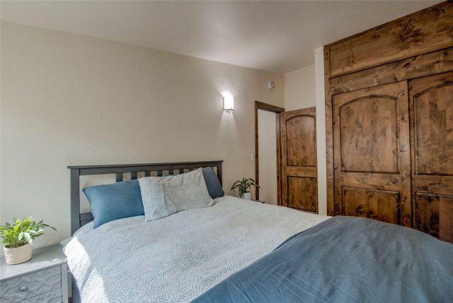 304 S High Street 4 photo 18