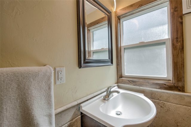 304 S High Street 4 photo 20