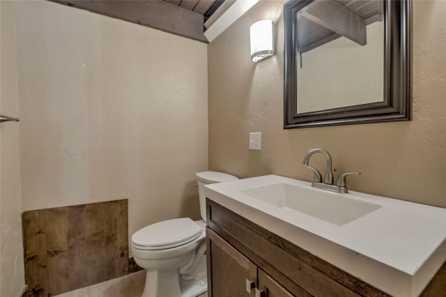 304 S High Street 4 photo 26