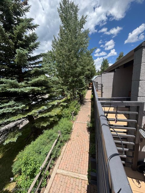 304 S High Street 4 photo 28