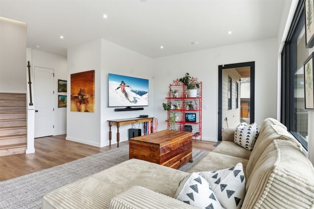 175 Protector Place photo 32