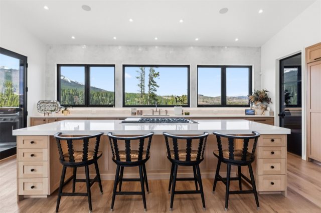 175 Protector Place photo 8