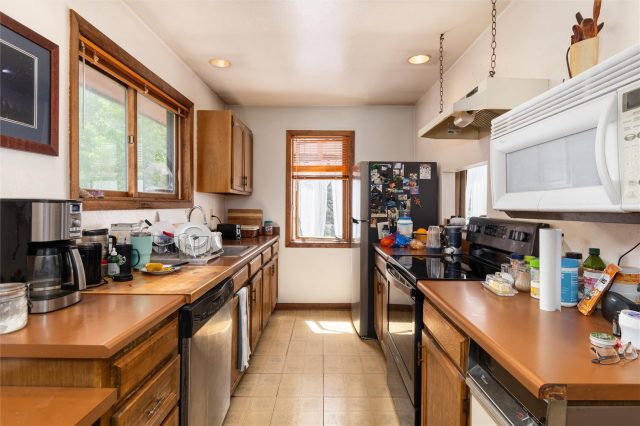 529 Belford Street 529 photo 10