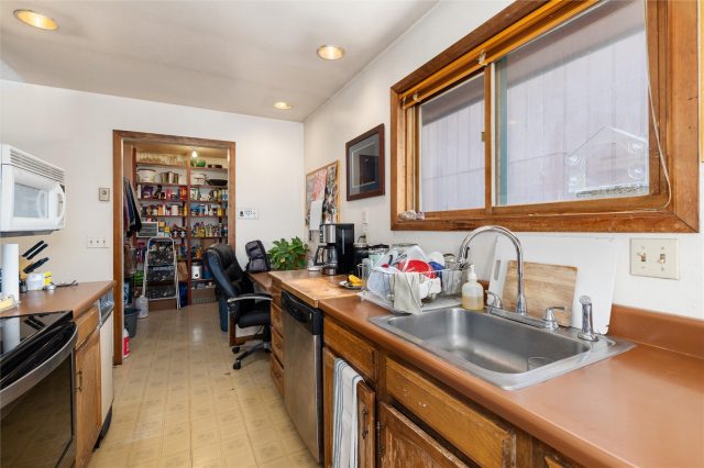 529 Belford Street 529 photo 12
